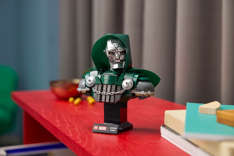 LEGO Marvel Doctor Doom Bust (76345) image 4