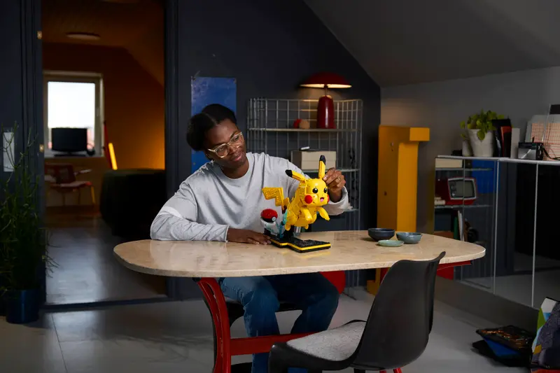 LEGO Pokémon™ Pikachu and Poké Ball (72152) image 2