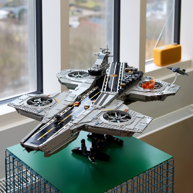 LEGO® Marvel S.H.I.E.L.D. Helicarrier (76354) image 2
